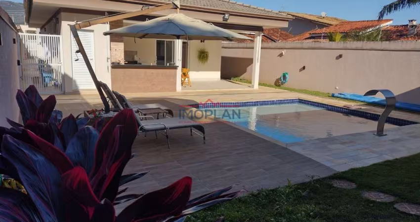 Linda casa de alto padrão em Atibaia , bairro nobre e tranquilo , com 03 dormitó
