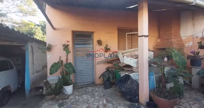 Casa à venda com 2 Dormitórios no Centro - Atibaia/SP