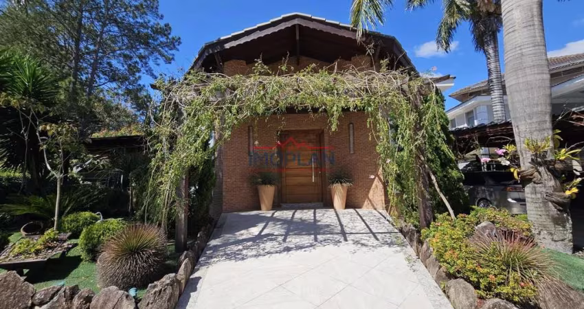 Casa à venda com 4 suítes em condomínio fechado em Atibaia/SP