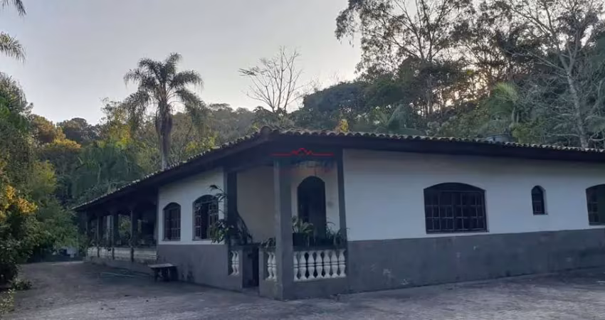 Chácara a venda em arujá , 04 dormitórios, 7000m at 404m ac, sala e cozinha gran