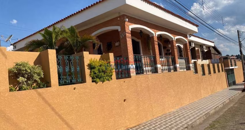 Casa á venda com 194,61 m²com churrasqueira e piscina em Bom Jesus dos Perdões -