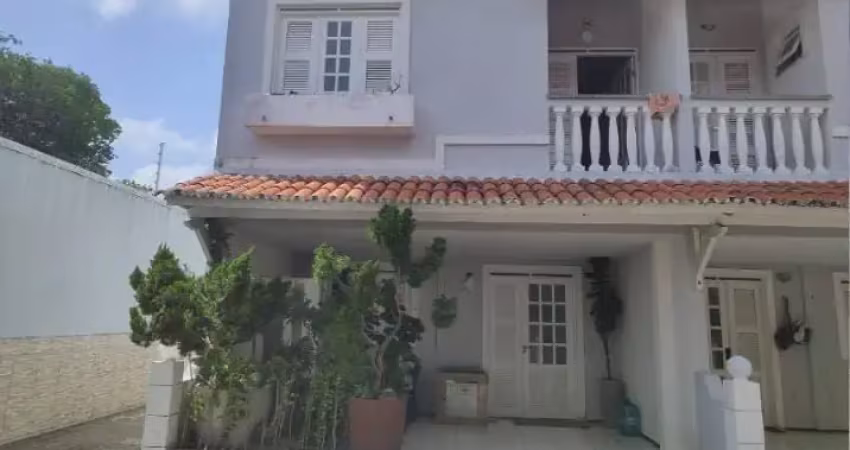 Casa em condomínio fechado com 3 quartos à venda em Manoel Dias Branco, Fortaleza 