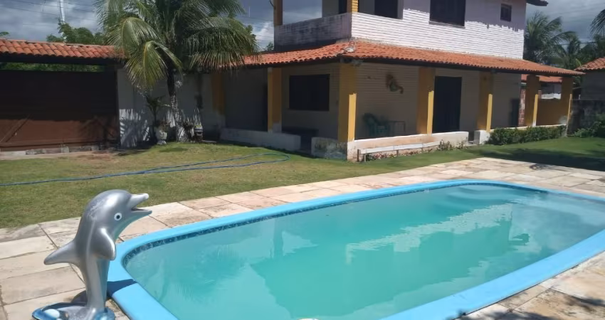 Vende - se Duas Casas Conjugadas com Piscina no Centro da Taiba