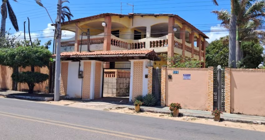 Vende - Se Casa na Avenida Principal da Taiba com Terreno Amplo e Lago Privado