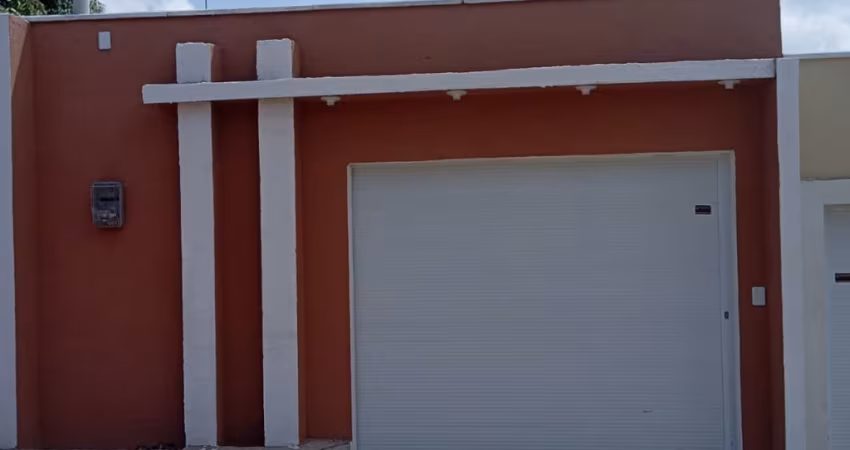 Linda casa plana pronta pra morar no bairro Monguba Pacatuba próximo a serra e próximo a empresa Heineken e ao Mix Mateus do Maracanaú com excelente espaço físico...