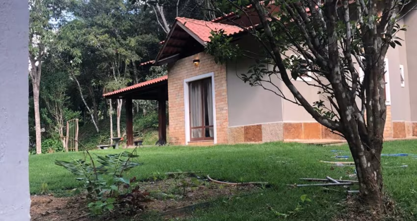 Oportunidade Única em Guaramiranga – Casa Porteira Fechada com 3 Suítes e Terreno Amplo!