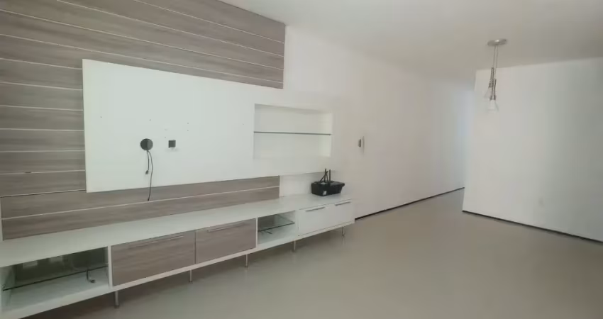 Casa plana com e suites, energia solar e planejados na lagoa redonda