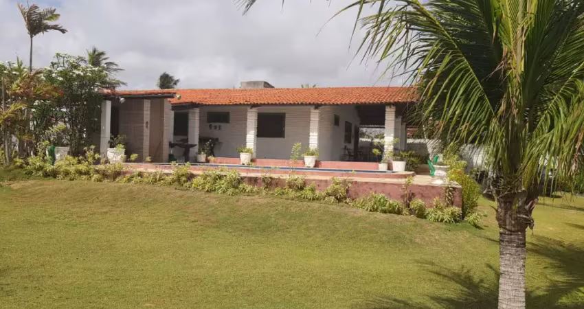 Casa com terreno amplo e piscina na colônia de férias - pecém