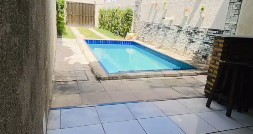 Casa com 3 quartos à venda na Rua Wilson Pereira, Guajerú, Fortaleza