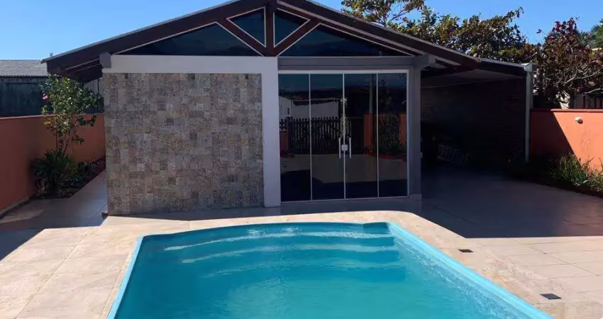 Casa com piscina e sistema solar a 140m da praia – guaratuba/pr