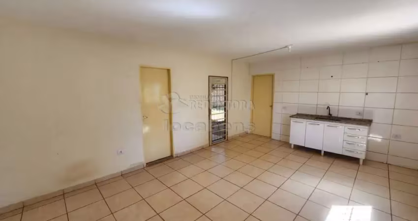 Casa zona rural com 02 dormitórios, 01 vaga de garagem coberta no bairro estância alvorada.