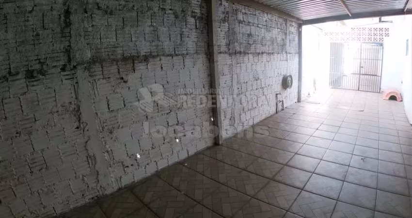 Casa no bairro Dom Lafayete com 03 dormitórios e 02 vagas de garagem.