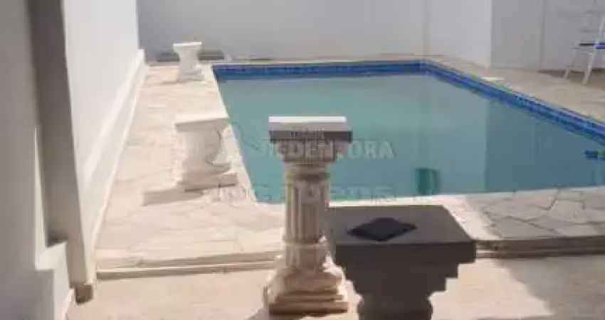Jardim Alto Rio Preto - Casa em bom local, em esquina com piscina, bem conservada.
