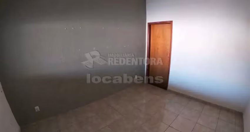 Casa residencial Jardim das Asturias: Casa com 3 dormitórios, sala ampla para 2 ambientes, cozinha com gabinete, 2 banheiros, área de serviço, quintal ,garagem para 2 carros,  Ótima Localização!!