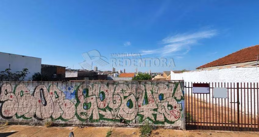 Boa Vista - Terreno com 968 m² de área total, tendo uma testada de 22 metros