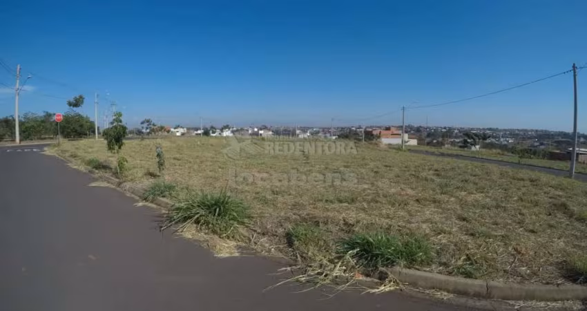 Terreno de esquina com 278m²