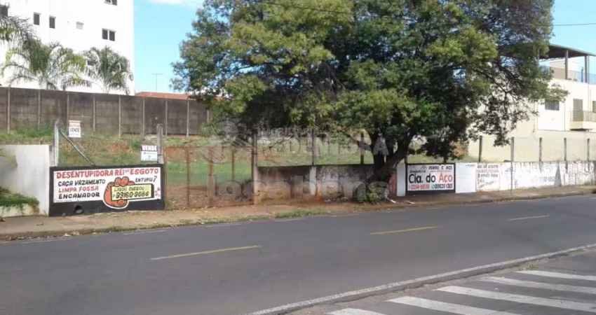 Vila Maceno - Terreno com 812m², com testada acima de 30 metros, fácil acesso ao centro