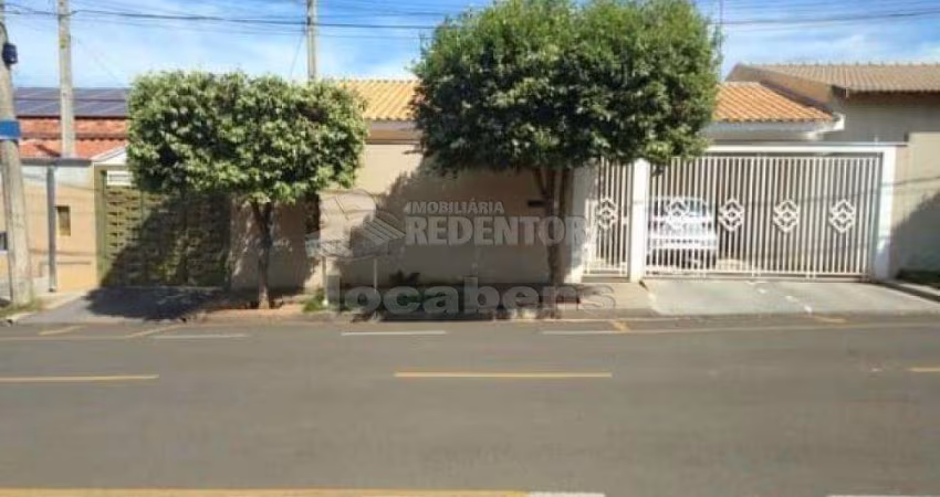 DUAS CASAS NO MESMO TERRENO