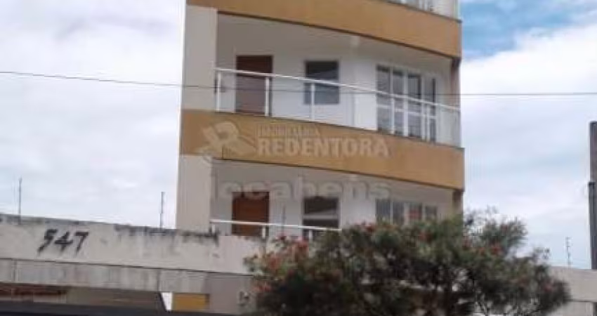 São Francisco - Apto de 2 dorms, 1 tipo apto, andar alto, coz e as com armários, prédio com elevador, vago, ocupação imediata