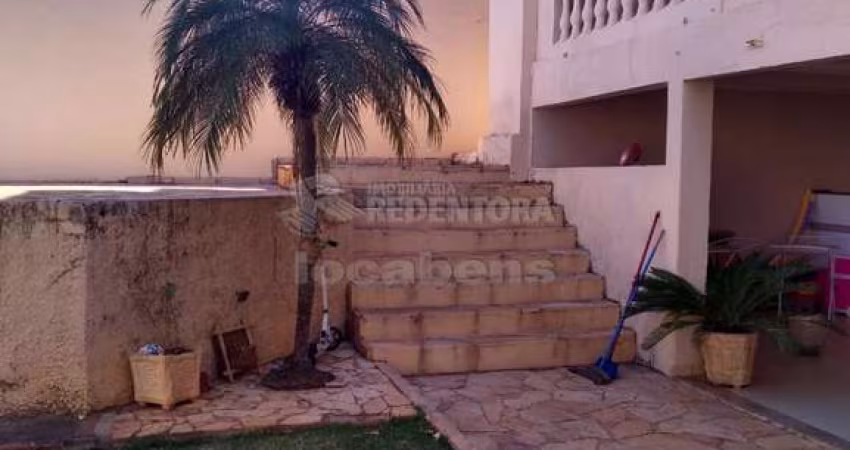 Jardim dos Seixas Casa de 03 dormitórios, 04 vagas de garagem.
