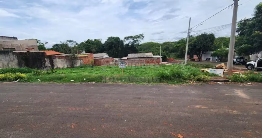Terreno com uma área total de 267,84m² no bairro cristina de freitas.