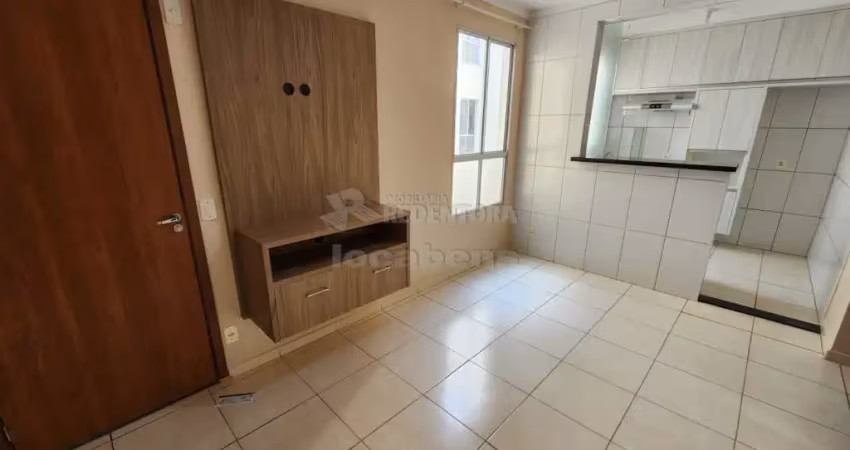 Apartamento de 2 dormitórios com armários no rios di itália