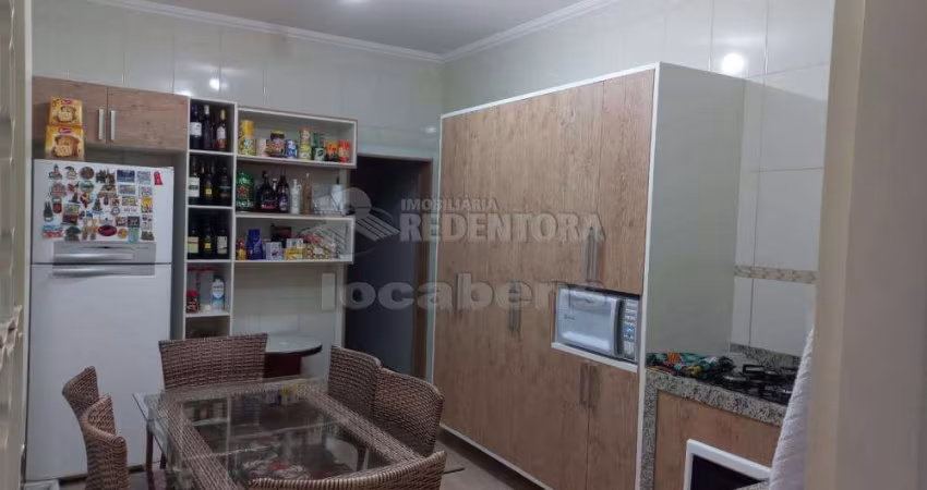 Maria Zorita, casa de 03 dormts com armários, 01 tipo apto, 03 wc, sala, cozinha planejada, varanda com churrasqueira, 04 vagas