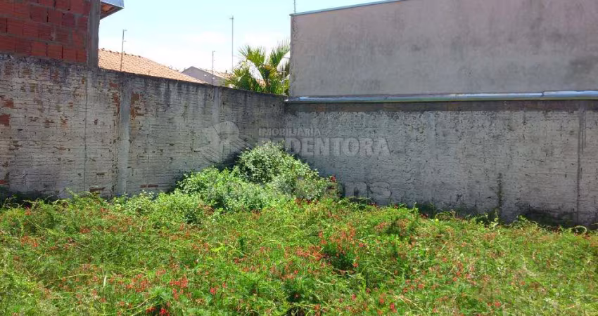 Aroeira II - Casa em bom local, com 2 dorms, sendo 1 tipo apto, quintal