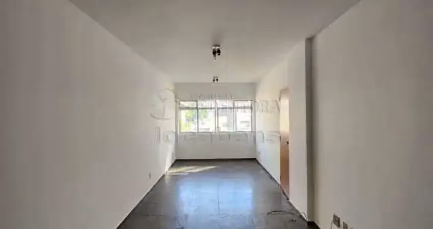 Locação de apartamento localizado no bairro centro com 02 dormitórios e 1 vaga de garagem com elevador.