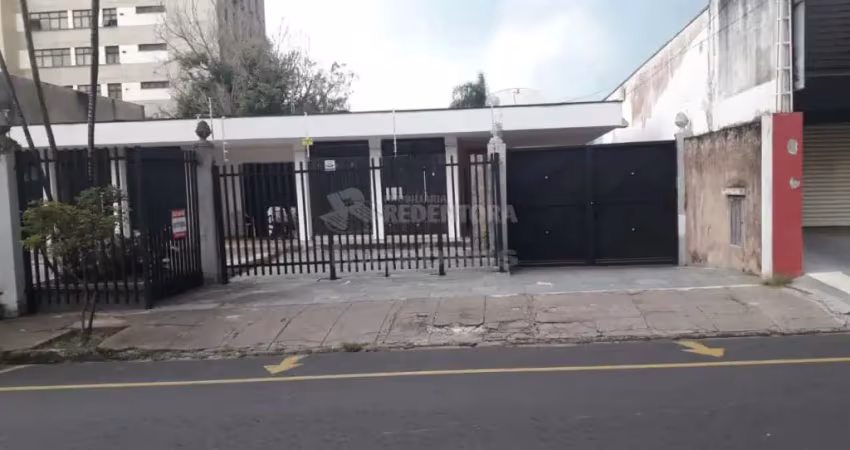 Centro - casa com ampla construção e terreno em excelente localização, comercio ou residencia