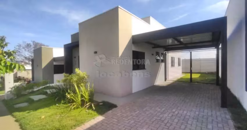 Casa localizada no condominio fenhouse com armário embutido e cozinha planejada integrada.