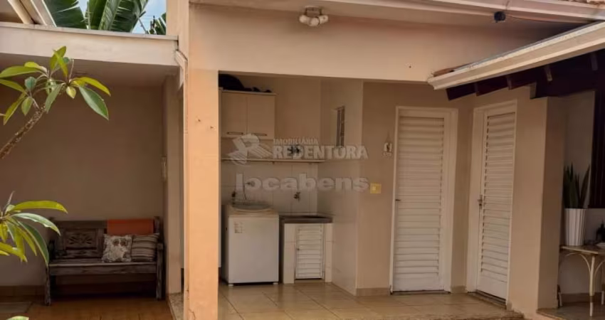 Casa de 3 dormitórios no bairro Jardim Alvorada