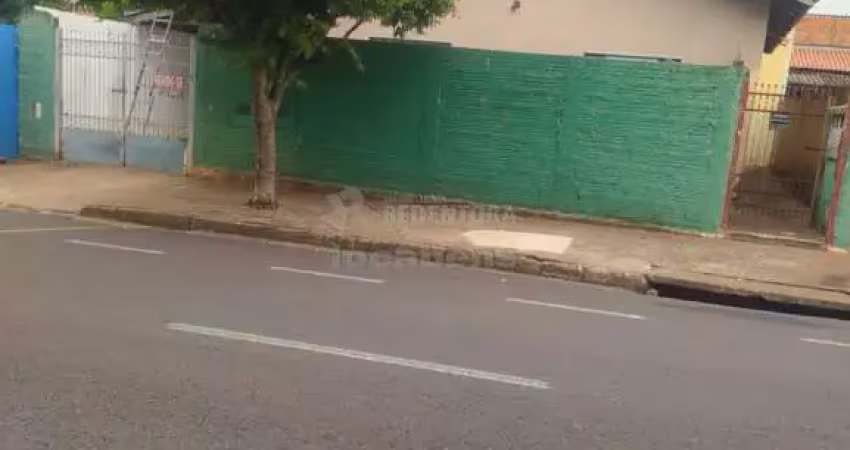 Casa com Kitnets no fundo - São Francisco