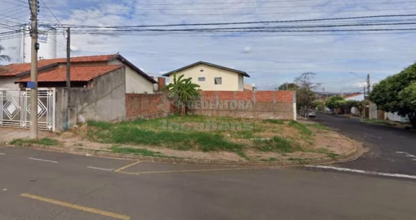 Terreno à Venda de esquina Parque das Aroeiras II com 200 m²
