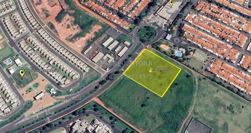 Excelente área para empreender com 8470 m² em região cercada por comércios e condomínios
