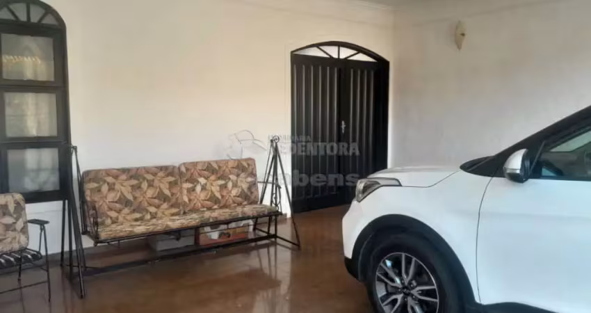 Casa com 03 dormitórios, 02 vagas de garagem no bairro jardim tarraf.