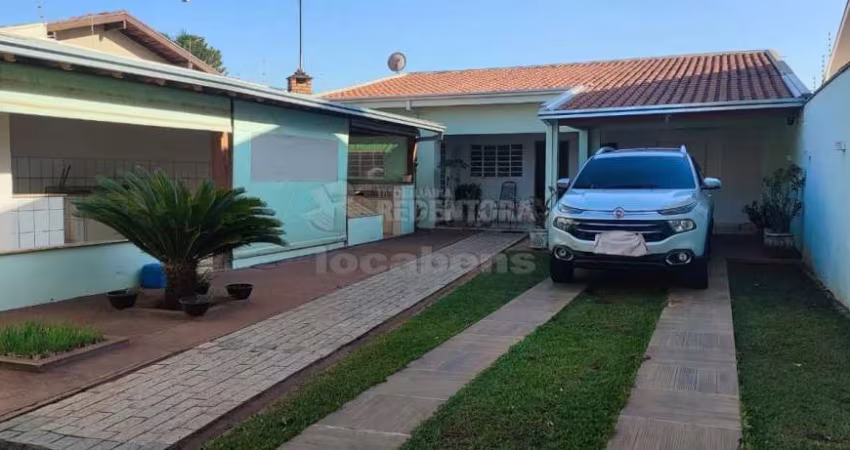 Casa à Venda -  Vila Cristina com 2 dormitórios