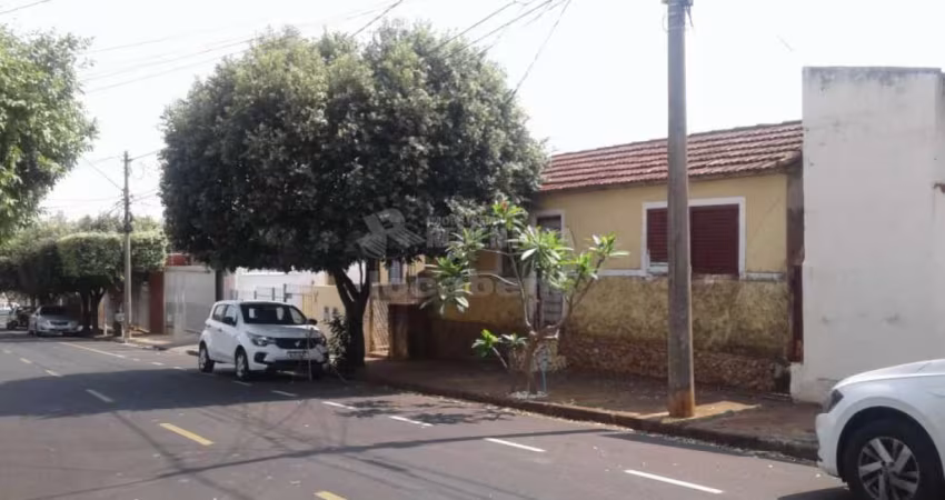 Perto da Marginal da W. Luiz - casa antiga com, bom local, fácil acesso