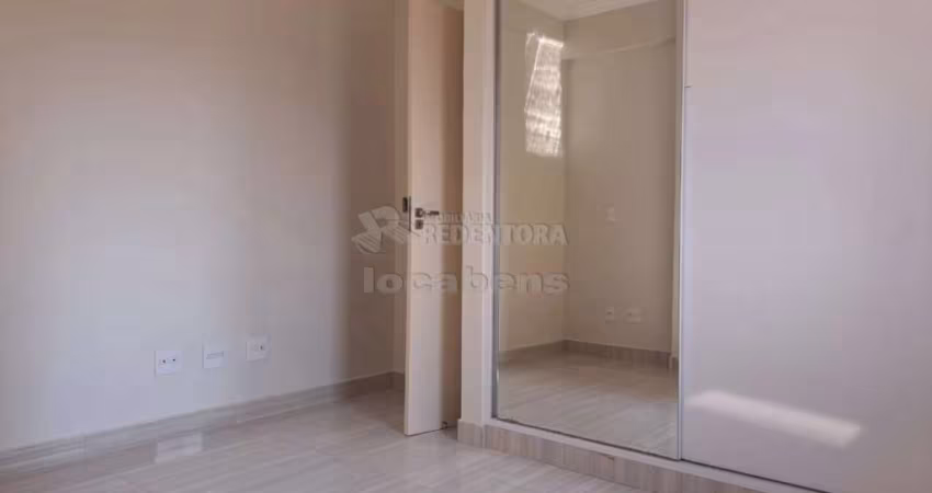 Apartamento com 02 dormitórios sendo 01 suíte com closet