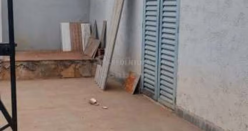 Venda de casa com 03 dormitórios no bairro Dom Lafaiete