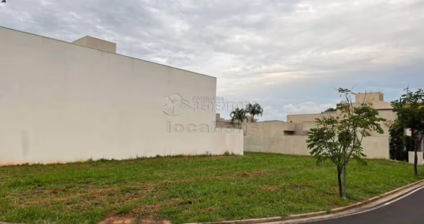 Terreno de esquina frente para área de lazer no Village Damha III