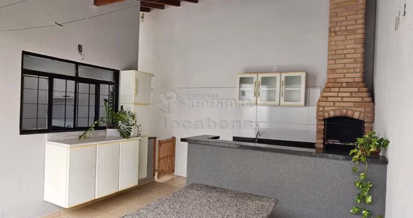 Casa com 03 dormitórios sendo 01 tipo apartamento no Residencial Regissol I