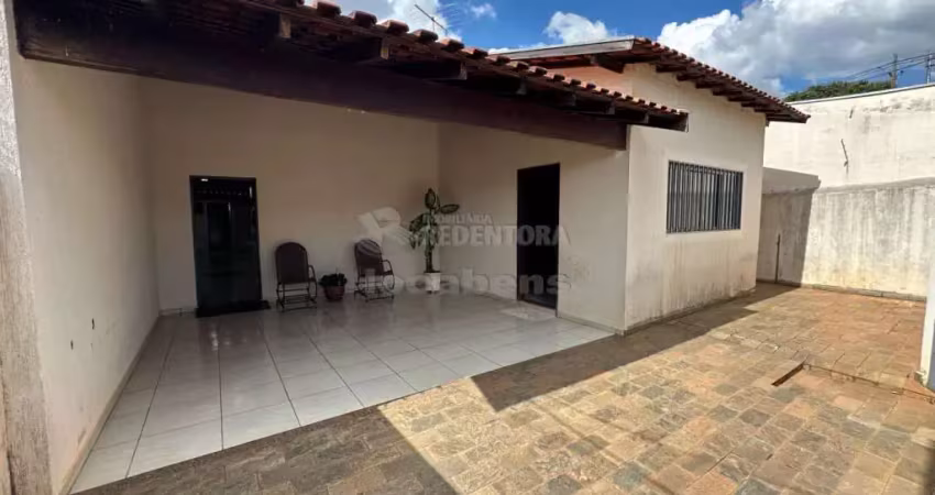 Parque Industrial - Casa com 3 dorms, sendo 1 suite, varanda, churrasqueira, sala, varanda.