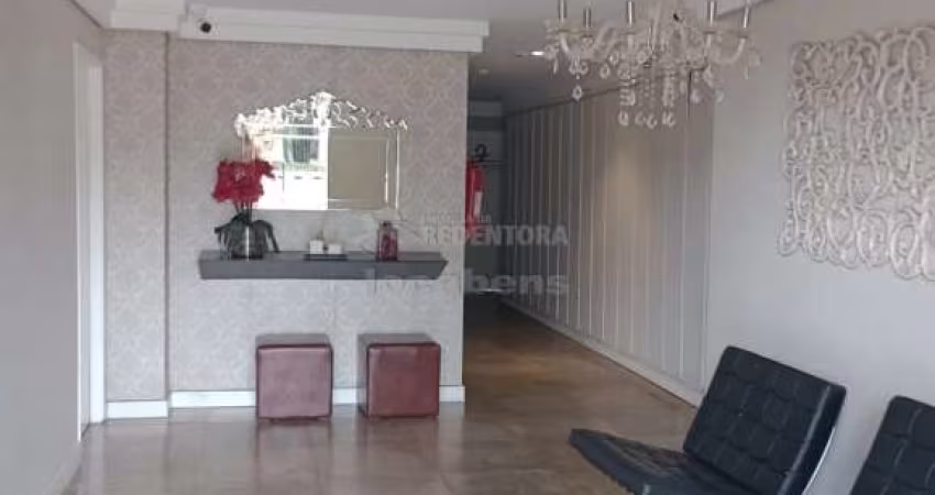 Tarraf III - Apto de 3 dorms com suite, 2 vagas, andar alto, lado sombra.