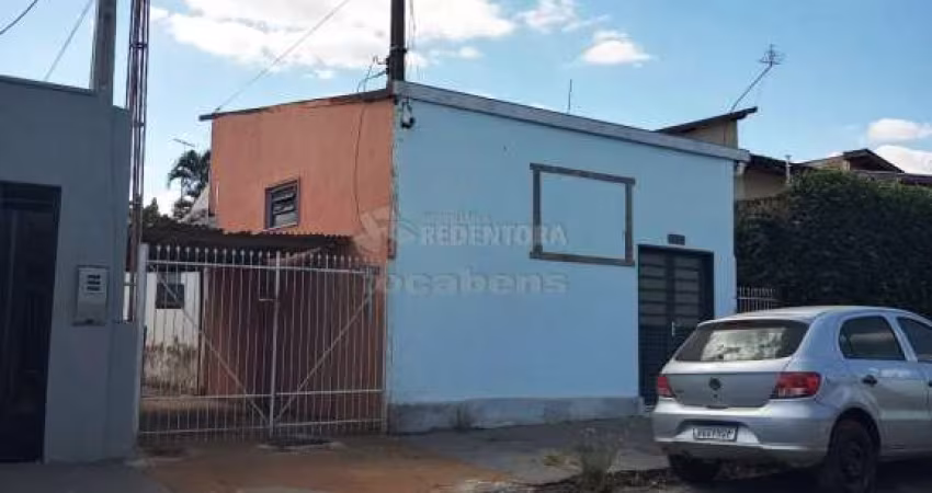 Terreno bairro São José com imóvel para reforma