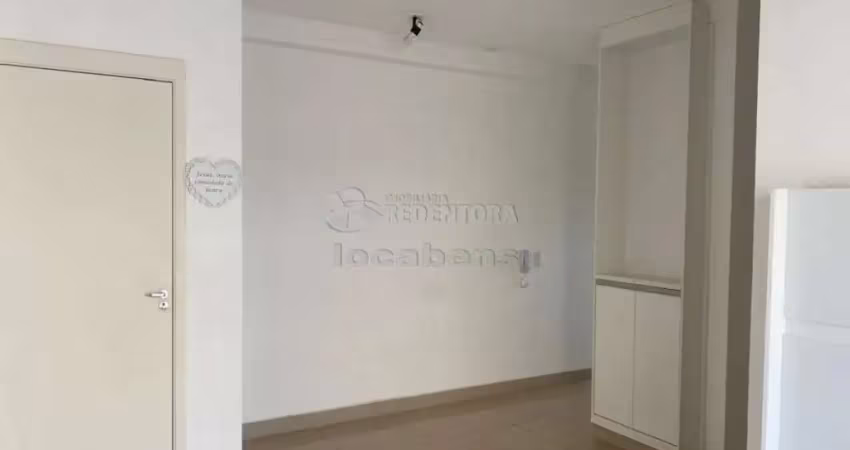 Apartamento para locação localizada no Residencial Pleno Vila Flora com 02 dormitórios e 01 vaga de garagem.