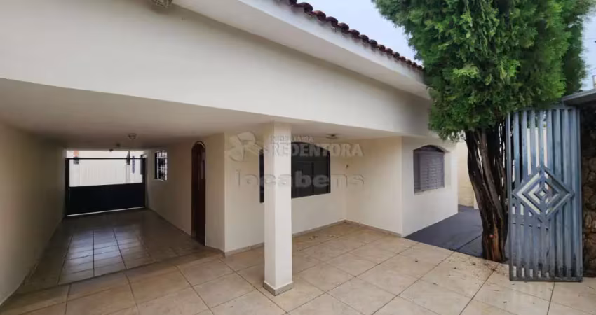 Casa para locação no bairro vila goyos com 03 dormitórios e 02 vagas de garagem.