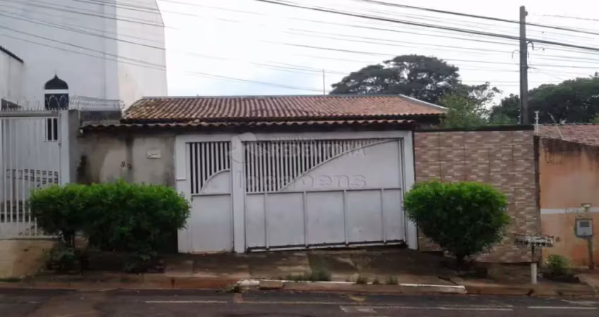 Cidadania - casa em terreno de 200 m² com área construída de 91,99 m², necessitando de reforma