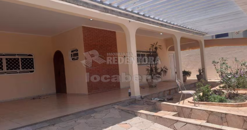 Casa Locação e Venda Parque Residencial Mancor Daud, contendo 05 dormitórios e 06 vagas de garagem.