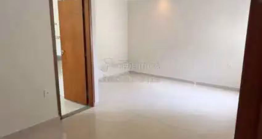 Rio Preto I, Casa com 3 quartos, 02 vagas de garagem.